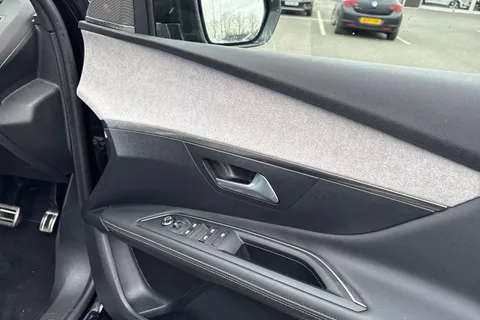 WU71OCE PEUGEOT 3008 1.6 13.2kWh GT e-EAT 4WD Euro 6 (s/s) 5dr Thumbnail #20