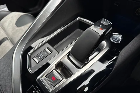 WU71OCE PEUGEOT 3008 1.6 13.2kWh GT e-EAT 4WD Euro 6 (s/s) 5dr Thumbnail #22