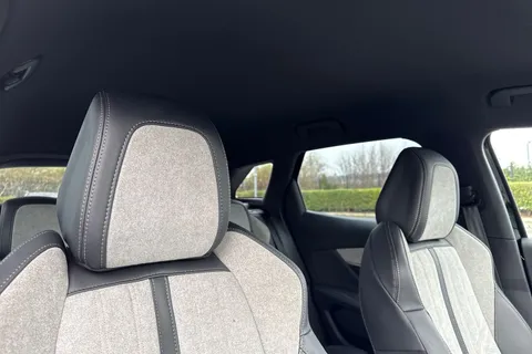 WU71OCE PEUGEOT 3008 1.6 13.2kWh GT e-EAT 4WD Euro 6 (s/s) 5dr Thumbnail #23