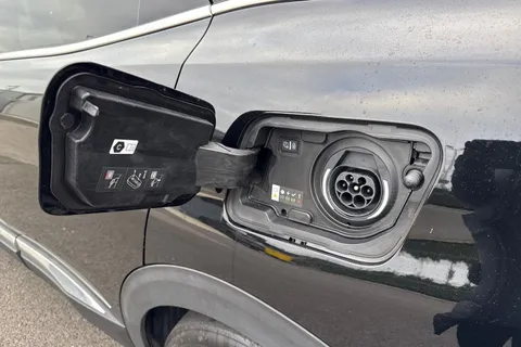 WU71OCE PEUGEOT 3008 1.6 13.2kWh GT e-EAT 4WD Euro 6 (s/s) 5dr Thumbnail #25