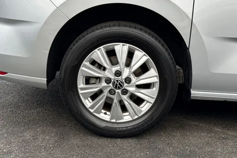 KY22WPA Volkswagen Multivan Multivan Life SWB 218 PS 1.4 eHybrid 6-Speed DSG-NAV Thumbnail #11