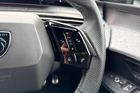 KS74LZM PEUGEOT 3008 1.2 HYBRID GT e-DSC6 Euro 6 (s/s) 5dr Thumbnail #39