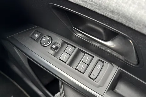 KS74LZM PEUGEOT 3008 1.2 HYBRID GT e-DSC6 Euro 6 (s/s) 5dr Thumbnail #42