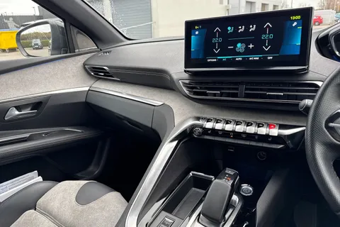 WU71OCE PEUGEOT 3008 1.6 13.2kWh GT e-EAT 4WD Euro 6 (s/s) 5dr Thumbnail #45