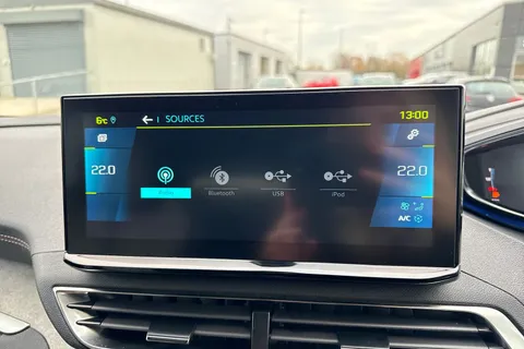 WU71OCE PEUGEOT 3008 1.6 13.2kWh GT e-EAT 4WD Euro 6 (s/s) 5dr Thumbnail #48