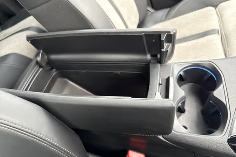 WU71OCE PEUGEOT 3008 1.6 13.2kWh GT e-EAT 4WD Euro 6 (s/s) 5dr Thumbnail #60