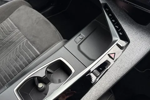 KS74LZM PEUGEOT 3008 1.2 HYBRID GT e-DSC6 Euro 6 (s/s) 5dr Thumbnail #57