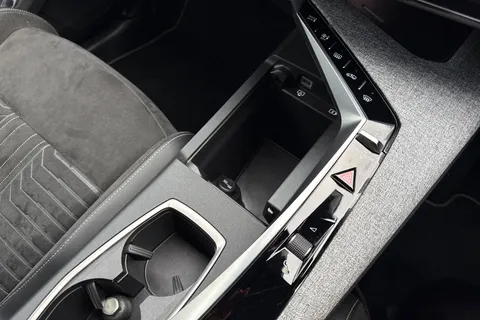 KS74LZM PEUGEOT 3008 1.2 HYBRID GT e-DSC6 Euro 6 (s/s) 5dr Thumbnail #58