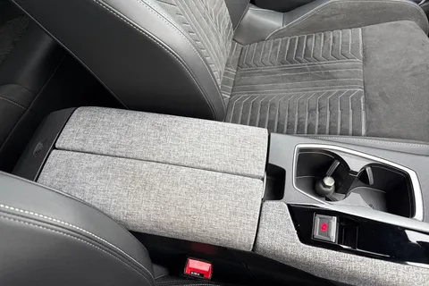 KS74LZM PEUGEOT 3008 1.2 HYBRID GT e-DSC6 Euro 6 (s/s) 5dr Thumbnail #59