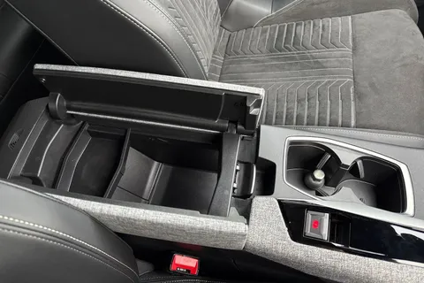 KS74LZM PEUGEOT 3008 1.2 HYBRID GT e-DSC6 Euro 6 (s/s) 5dr Thumbnail #60