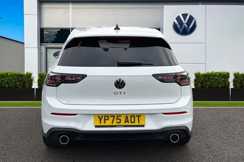 YP75AOT Volkswagen Golf 2.0 TSI 265 GTI 5dr DSG Thumbnail #4