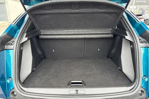 KW25OFE PEUGEOT 2008 1.2 HYBRID GT e-DSC6 Euro 6 (s/s) 5dr Thumbnail #6