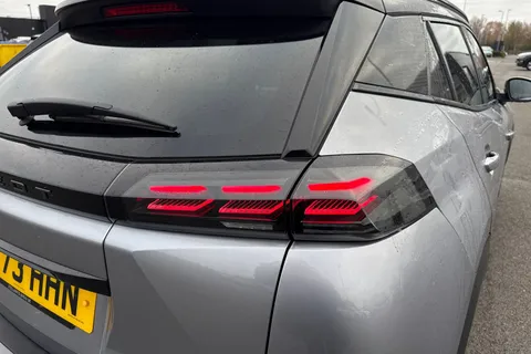 PF73HHN PEUGEOT 2008 1.2 PureTech GT EAT Euro 6 (s/s) 5dr Thumbnail #7