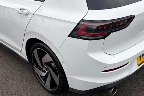 YP75AOT Volkswagen Golf 2.0 TSI 265 GTI 5dr DSG Thumbnail #7