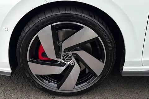 YP75AOT Volkswagen Golf 2.0 TSI 265 GTI 5dr DSG Thumbnail #9