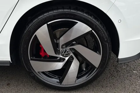 YP75AOT Volkswagen Golf 2.0 TSI 265 GTI 5dr DSG Thumbnail #10