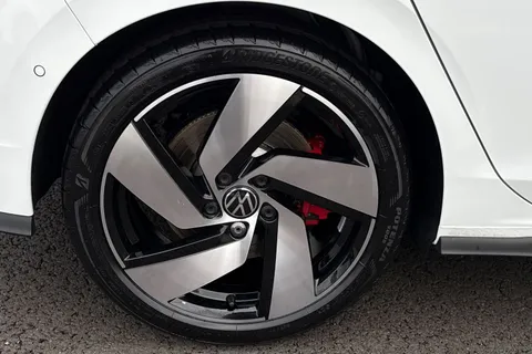 YP75AOT Volkswagen Golf 2.0 TSI 265 GTI 5dr DSG Thumbnail #11