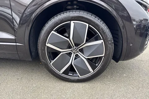 DC25VWB Volkswagen Touareg 3.0 V6 TDI 4Motion 286 Black Edition | Dynaudio | Towbar | Head Up Display Thumbnail #12