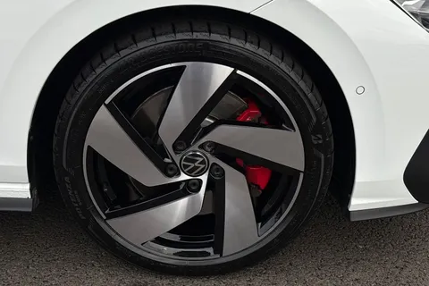 YP75AOT Volkswagen Golf 2.0 TSI 265 GTI 5dr DSG Thumbnail #12