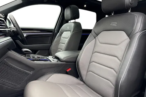 DC25VWB Volkswagen Touareg 3.0 V6 TDI 4Motion 286 Black Edition | Dynaudio | Towbar | Head Up Display Thumbnail #15