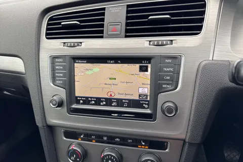 DG66XLO Volkswagen Golf 1.4 TSI 125 Match Edition 5dr | Heated Seats | Nav Ready Thumbnail #16