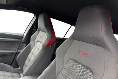 YP75AOT Volkswagen Golf 2.0 TSI 265 GTI 5dr DSG Thumbnail #15