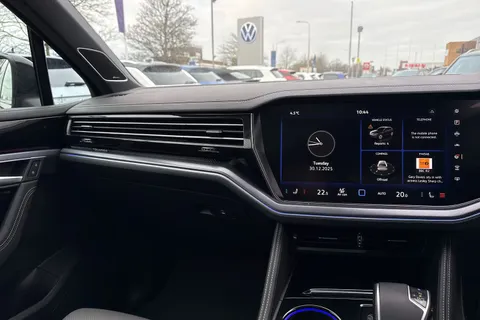 DC25VWB Volkswagen Touareg 3.0 V6 TDI 4Motion 286 Black Edition | Dynaudio | Towbar | Head Up Display Thumbnail #19