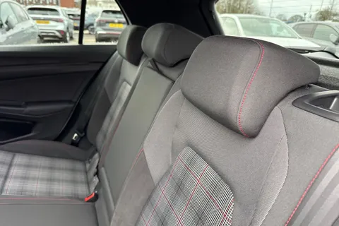 YP75AOT Volkswagen Golf 2.0 TSI 265 GTI 5dr DSG Thumbnail #18