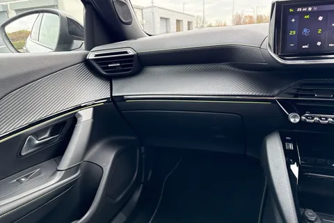 PF73HHN PEUGEOT 2008 1.2 PureTech GT EAT Euro 6 (s/s) 5dr Thumbnail #19