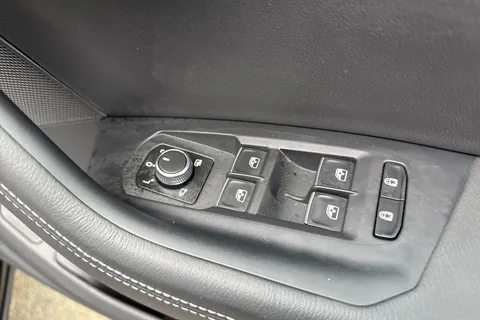 DC25VWB Volkswagen Touareg 3.0 V6 TDI 4Motion 286 Black Edition | Dynaudio | Towbar | Head Up Display Thumbnail #20