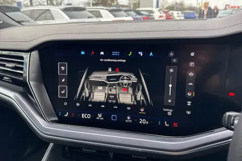 DC25VWB Volkswagen Touareg 3.0 V6 TDI 4Motion 286 Black Edition | Dynaudio | Towbar | Head Up Display Thumbnail #21