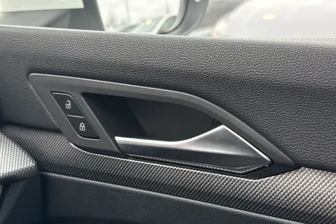 YP75AOT Volkswagen Golf 2.0 TSI 265 GTI 5dr DSG Thumbnail #20