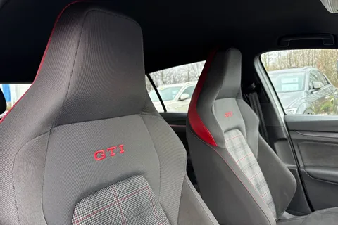 YP75AOT Volkswagen Golf 2.0 TSI 265 GTI 5dr DSG Thumbnail #23