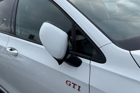 YP75AOT Volkswagen Golf 2.0 TSI 265 GTI 5dr DSG Thumbnail #24