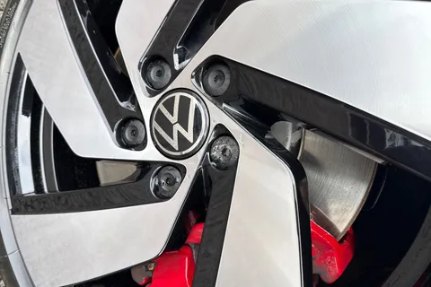 YP75AOT Volkswagen Golf 2.0 TSI 265 GTI 5dr DSG Thumbnail #27