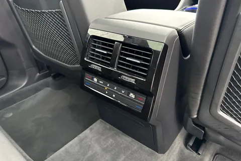 DC25VWB Volkswagen Touareg 3.0 V6 TDI 4Motion 286 Black Edition | Dynaudio | Towbar | Head Up Display Thumbnail #31