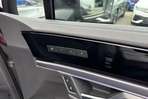 DC25VWB Volkswagen Touareg 3.0 V6 TDI 4Motion 286 Black Edition | Dynaudio | Towbar | Head Up Display Thumbnail #32