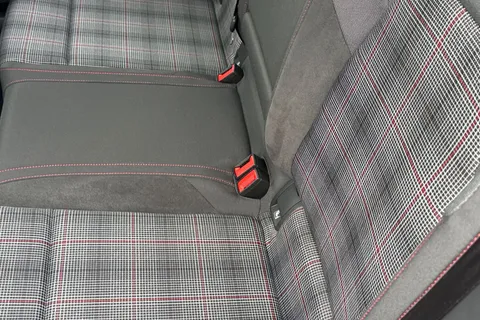 YP75AOT Volkswagen Golf 2.0 TSI 265 GTI 5dr DSG Thumbnail #30