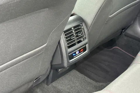 YP75AOT Volkswagen Golf 2.0 TSI 265 GTI 5dr DSG Thumbnail #31