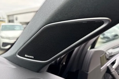 DC25VWB Volkswagen Touareg 3.0 V6 TDI 4Motion 286 Black Edition | Dynaudio | Towbar | Head Up Display Thumbnail #35