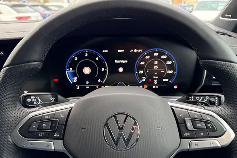 DC25VWB Volkswagen Touareg 3.0 V6 TDI 4Motion 286 Black Edition | Dynaudio | Towbar | Head Up Display Thumbnail #36