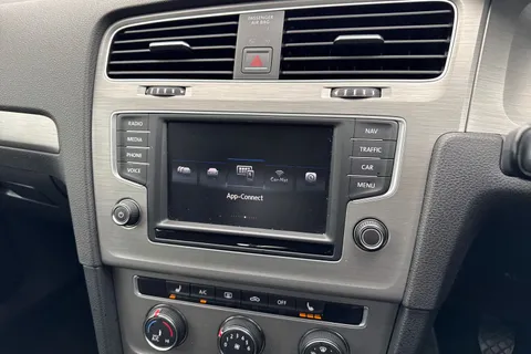 DG66XLO Volkswagen Golf 1.4 TSI 125 Match Edition 5dr | Heated Seats | Nav Ready Thumbnail #35