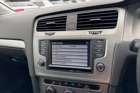 DG66XLO Volkswagen Golf 1.4 TSI 125 Match Edition 5dr | Heated Seats | Nav Ready Thumbnail #39