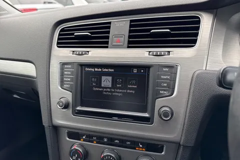 DG66XLO Volkswagen Golf 1.4 TSI 125 Match Edition 5dr | Heated Seats | Nav Ready Thumbnail #41