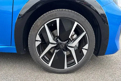 KP25LOA PEUGEOT 208 1.2 PureTech GT Euro 6 (s/s) 5dr Thumbnail #9