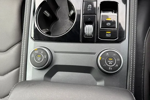 DC25VWB Volkswagen Touareg 3.0 V6 TDI 4Motion 286 Black Edition | Dynaudio | Towbar | Head Up Display Thumbnail #53