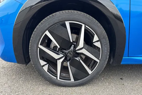 KP25LOA PEUGEOT 208 1.2 PureTech GT Euro 6 (s/s) 5dr Thumbnail #12