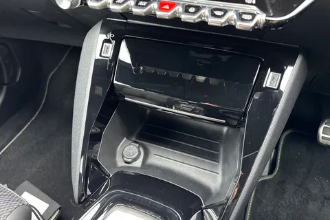 PF73HHN PEUGEOT 2008 1.2 PureTech GT EAT Euro 6 (s/s) 5dr Thumbnail #55