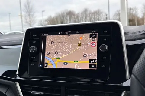 YS25HXO Volkswagen T-Roc 1.5 TSI R-Line 5dr DSG, **19 INCH BLACK MISANO ALLOYS** Thumbnail #16