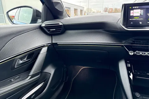 KP25LOA PEUGEOT 208 1.2 PureTech GT Euro 6 (s/s) 5dr Thumbnail #19